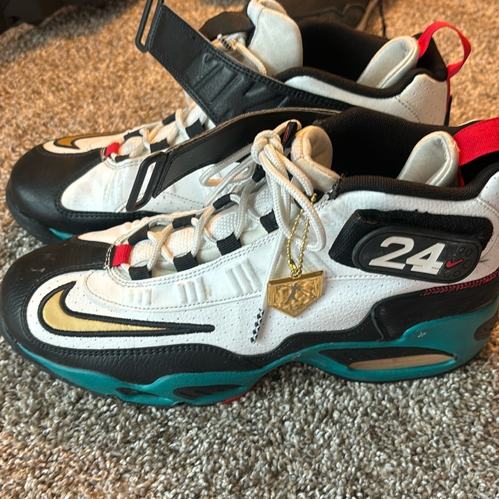 Men Ken Griffey jr size 10